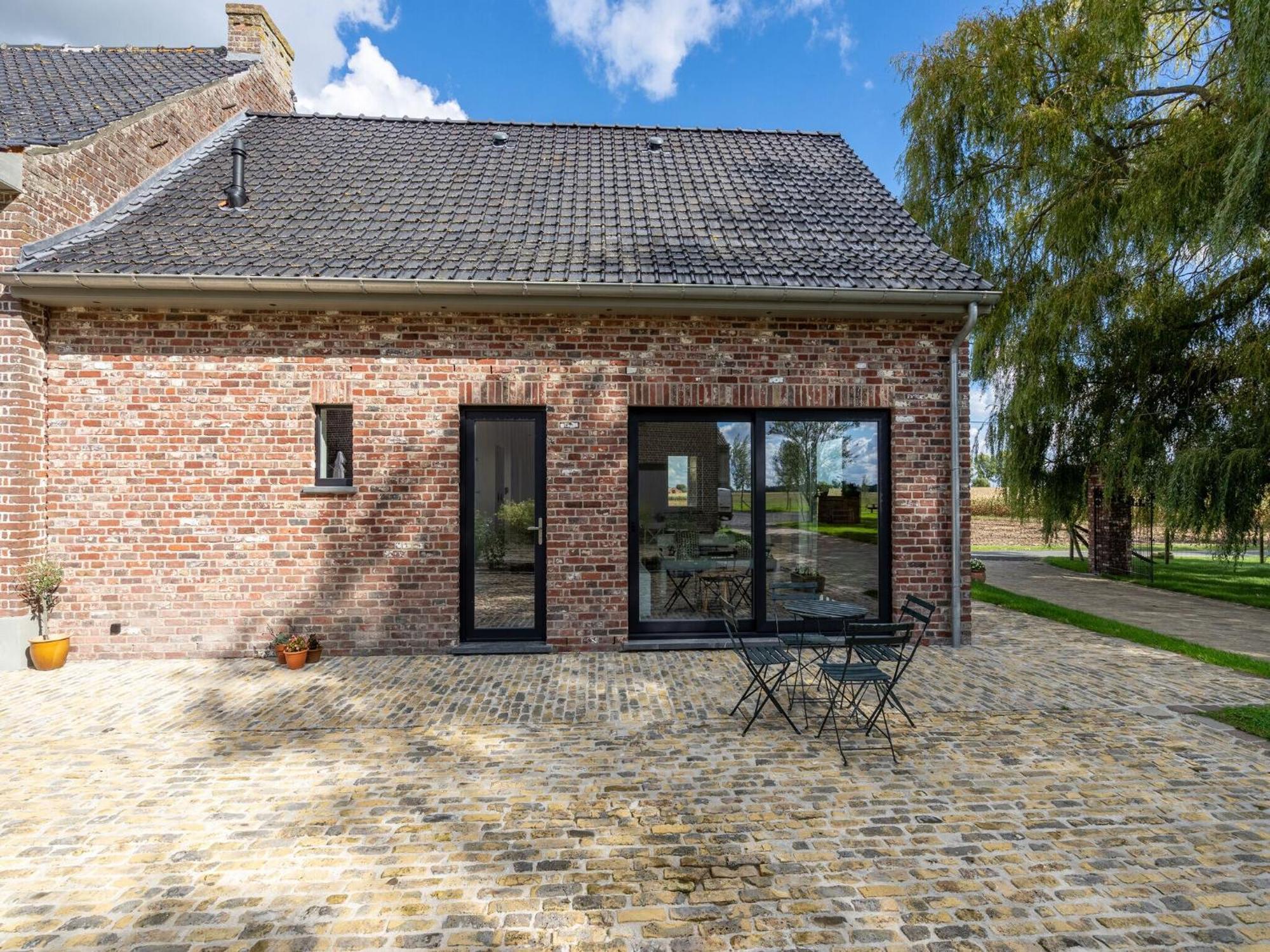 Spacious Holiday Home With Pond In Poperinge Roesbrugge-Haringe 外观 照片